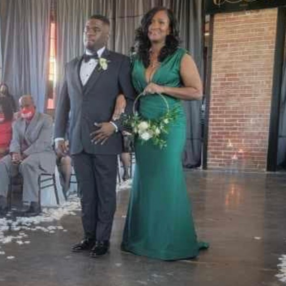 Size 8 Bill Levkoff Hunter Green Bridesmaid Gown - Picture 3 of 4